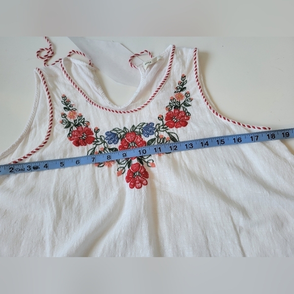 Max Studio Floral Embroidered Fringe Hem Top Size M White - Picture 9 of 10